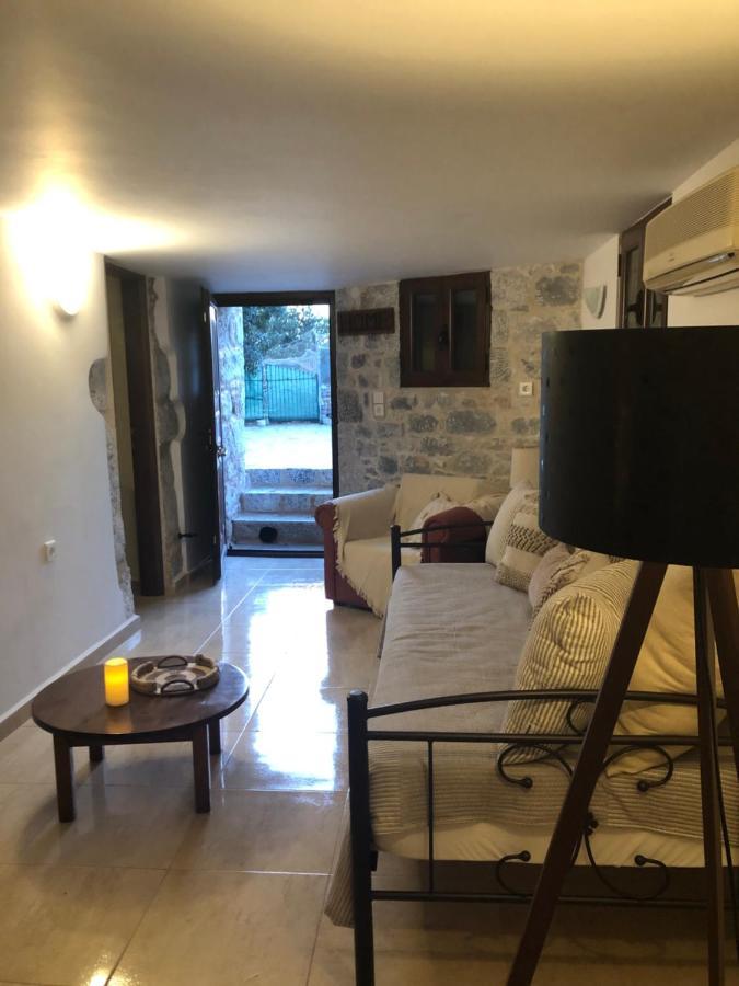 Kamares Cave House 3 Apartment Alika Ngoại thất bức ảnh