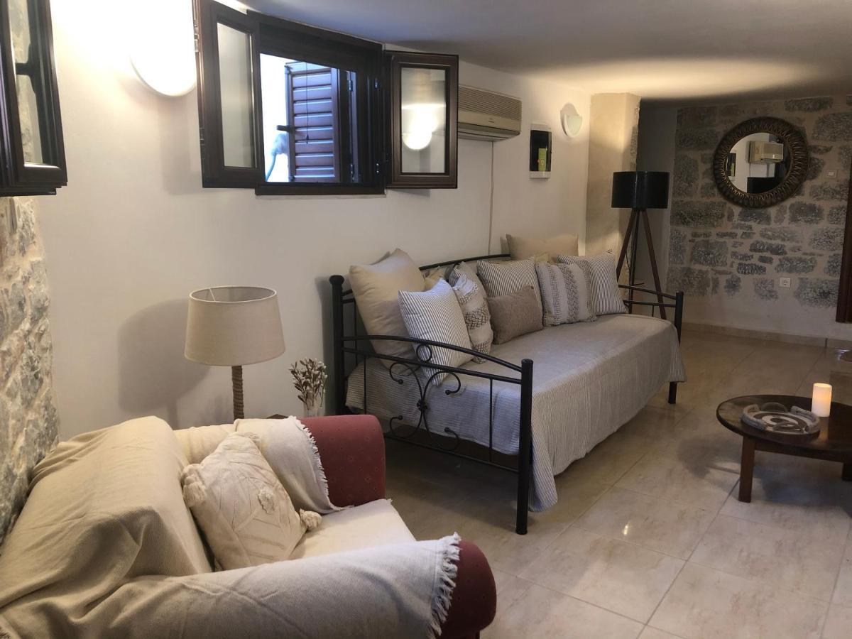Kamares Cave House 3 Apartment Alika Ngoại thất bức ảnh