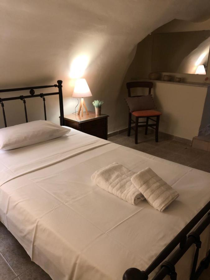 Kamares Cave House 3 Apartment Alika Ngoại thất bức ảnh